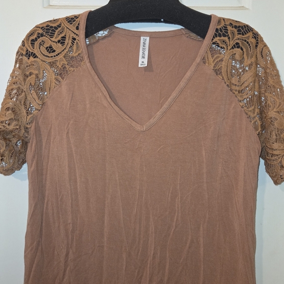 Zenana Signature Light Brown Lace Sleeve Top Blouse Shirt. Size XL. - Picture 2 of 7